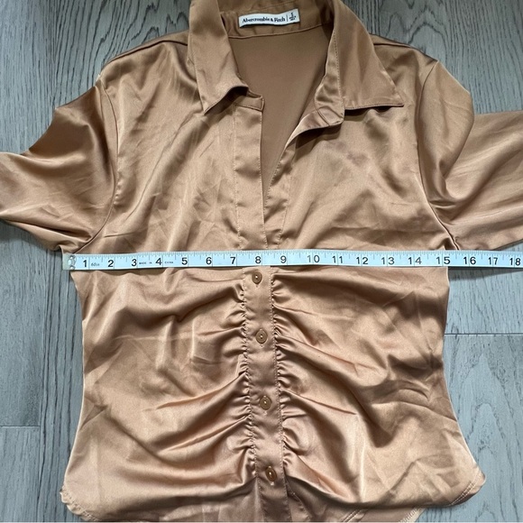 Abercrombie & Fitch Gold Ruched Button Down Long sleeve Shirt - Picture 9 of 11